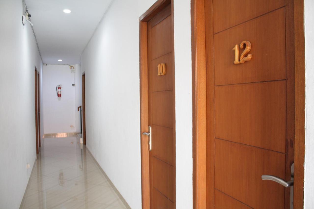 Oyo 245 Juana 21 Hotel Jakarta Exterior photo