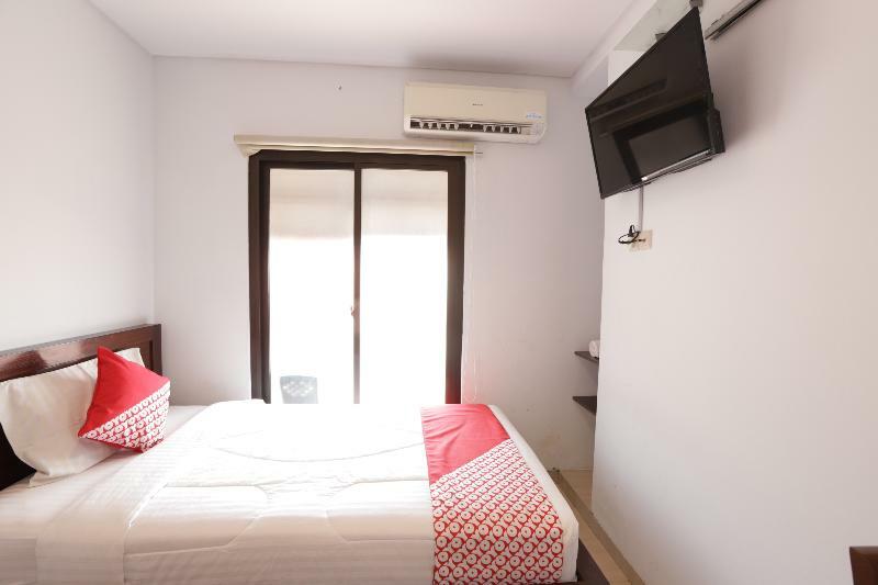 Oyo 245 Juana 21 Hotel Jakarta Exterior photo